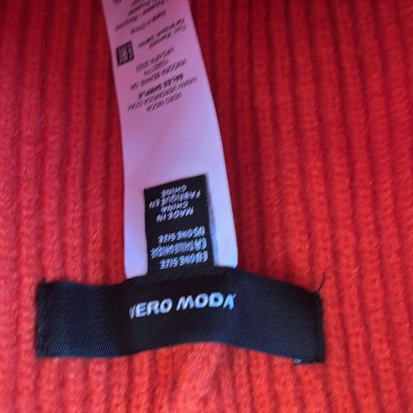 VERO MODA red orange knit hat with pink trim - Picture 2 of 2